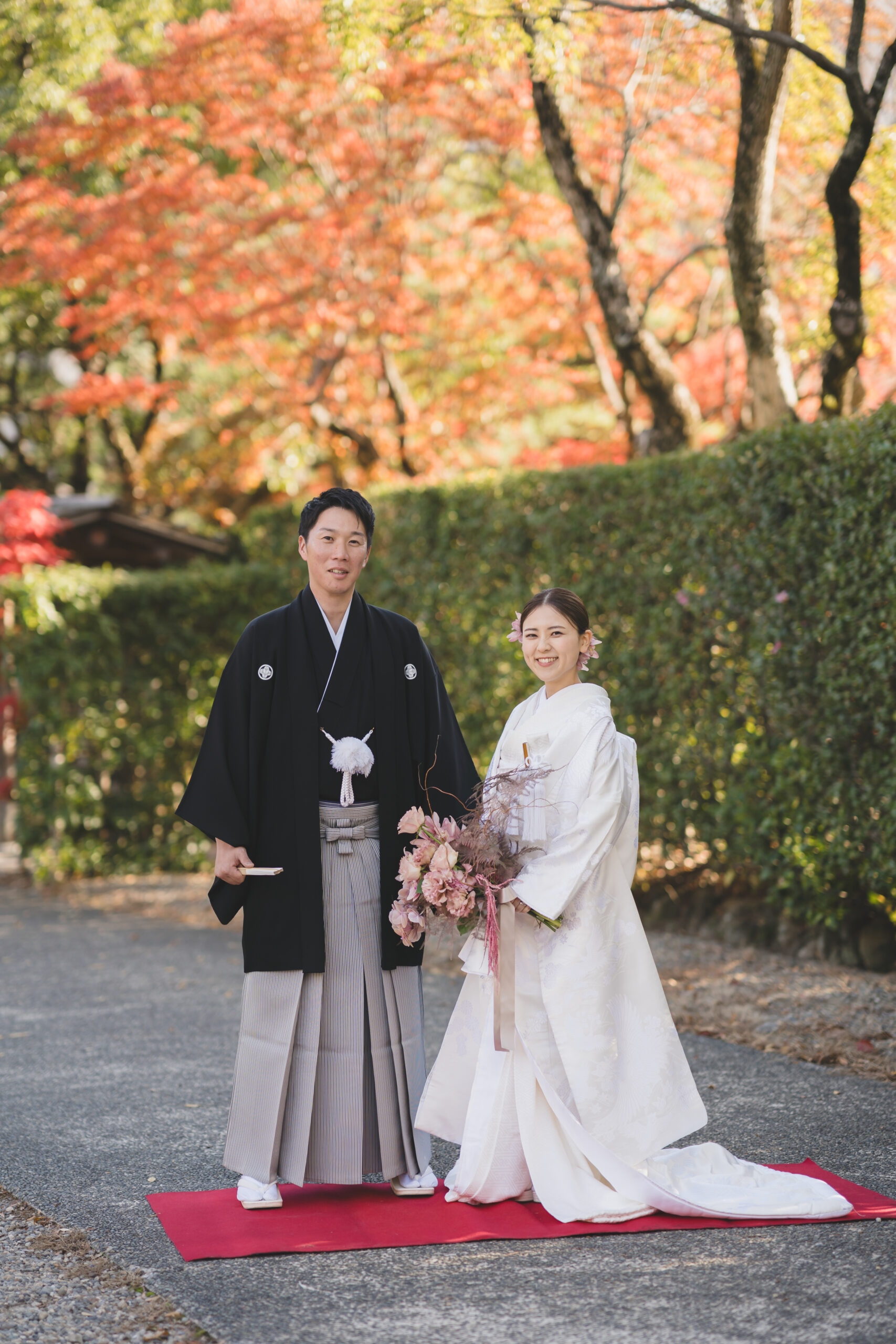 紅葉を背景にしたお引きずりの一枚